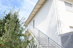 Exterior detail - S373 – Sirolo, new one-bedroom apartment with a/c, convenient to the beach (Sirolo)
