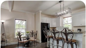 Dining - 3-bedroom house in amazing Camden with cool AC and charm (Camden)