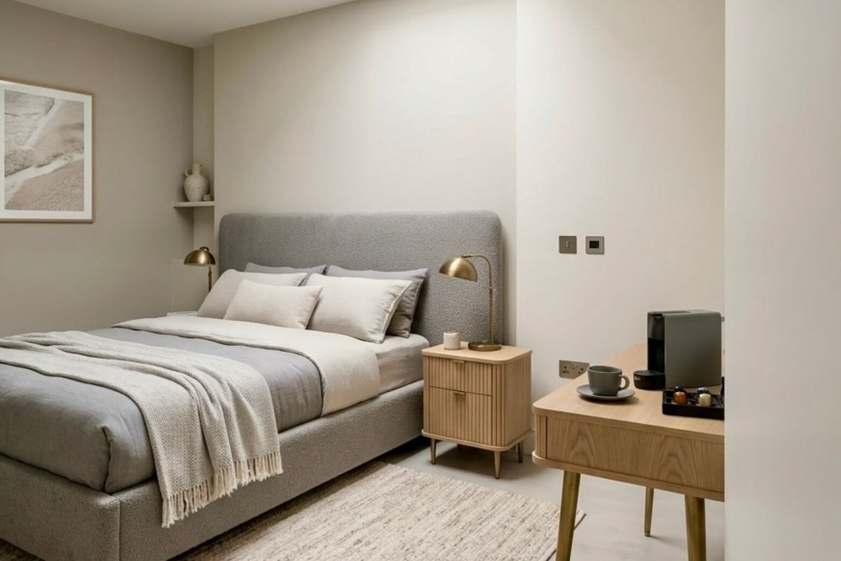 Standard Room | In-room safe, desk, blackout curtains, soundproofing
