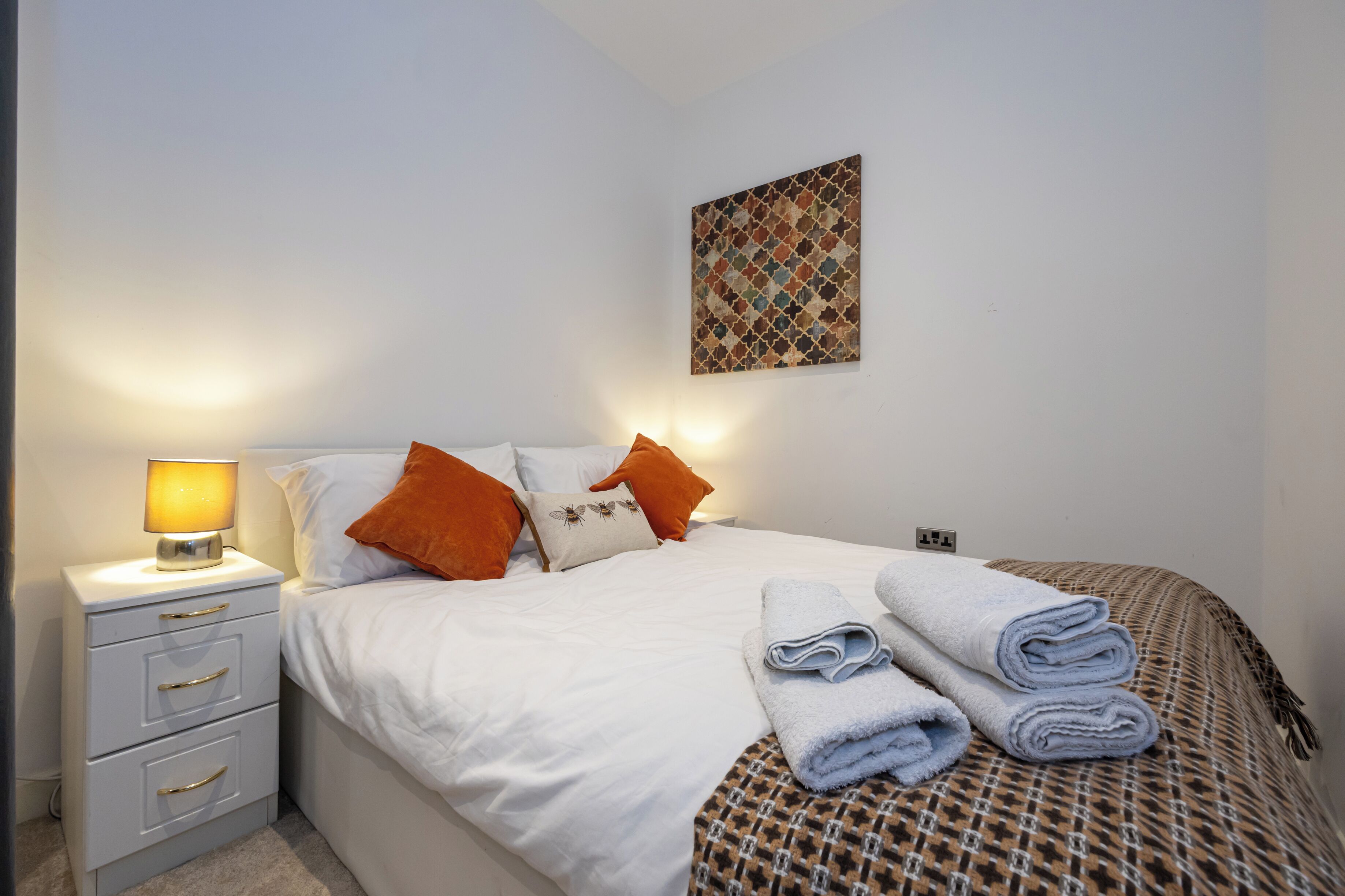 2 bedrooms, iron/ironing board, WiFi, bed sheets