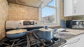 Coffee/tea maker, fridge, microwave, oven