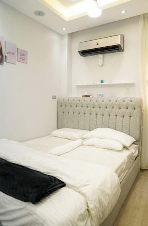 3 bedrooms, iron/ironing board, WiFi, bed sheets - 3-bedroom house in tranquil Cairo perfect for your getaway (Cairo Governorate)