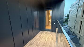 Standard Twin Room, Balcony, City View | Property grounds