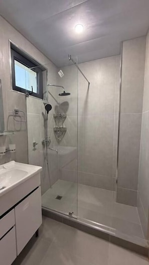Standard Double Room, City View | Bathroom | Shower, hair dryer, towels, soap - Maskan Premium Hotel Tashkent (Tashkent)