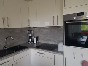 Unclassified image, 2 of 14, button - Two-story vacation rental with 3 bedrooms, 2 bathrooms, and a balcony (Cuxhaven)