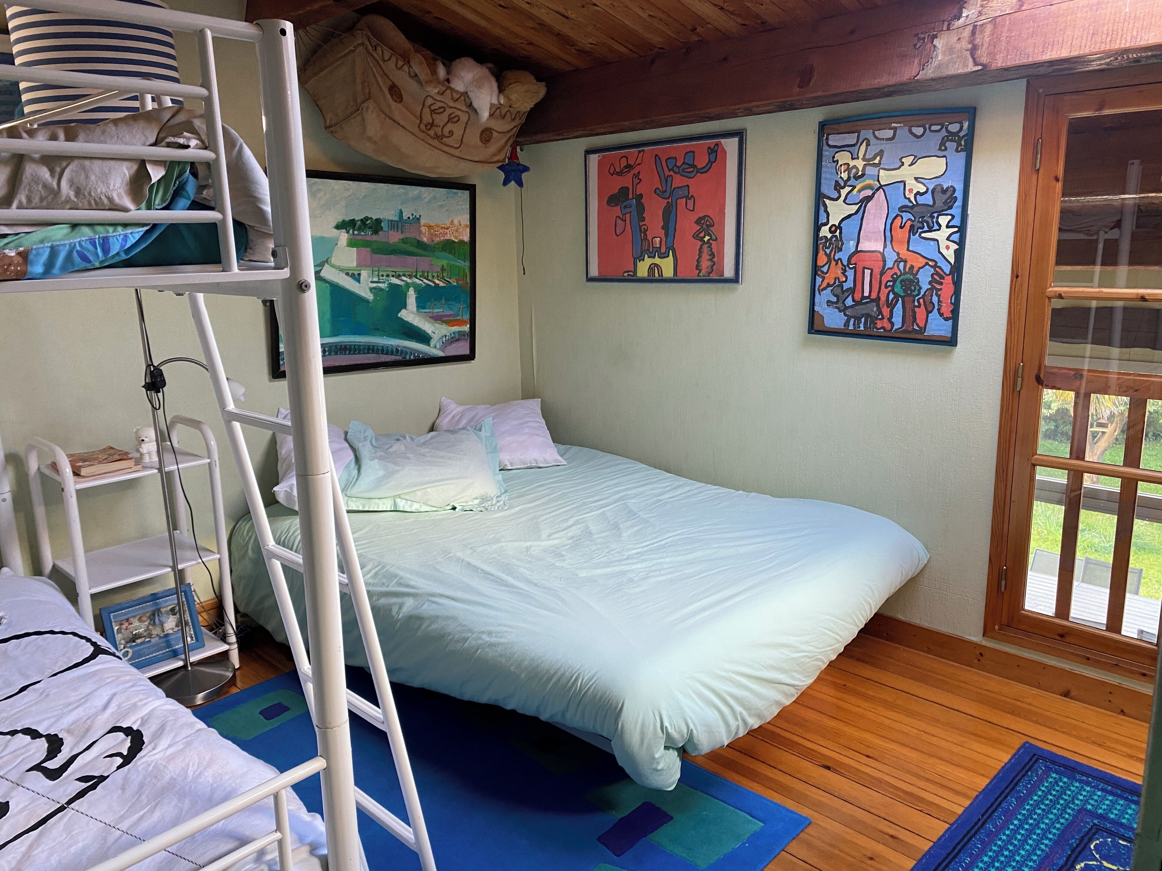 4 slaapkamers, een strijkplank/strijkijzer, wifi, beddengoed
