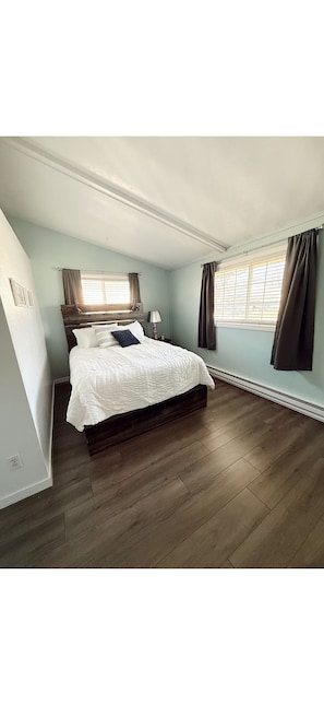 7 habitaciones, tabla de planchar con plancha, wifi y ropa de cama