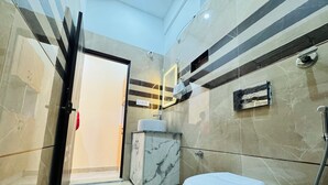 Family Suite, Balcony, Mountain View | Bathroom