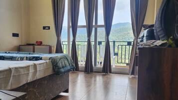 Junior Apartment, Mountain View | Desk, laptop workspace, WiFi (free)