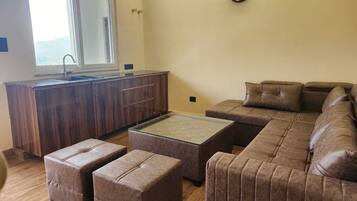 Junior Apartment, Mountain View | Living area