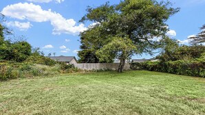 Property grounds - Redwoods Adventure Home Base & Short Stroll to Ocean - The Boho Bungalow (Crescent City)