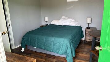 Desk, laptop workspace, WiFi (free)