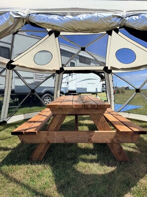 Outdoor dining - Oceanview with Beach Access (Belle River)