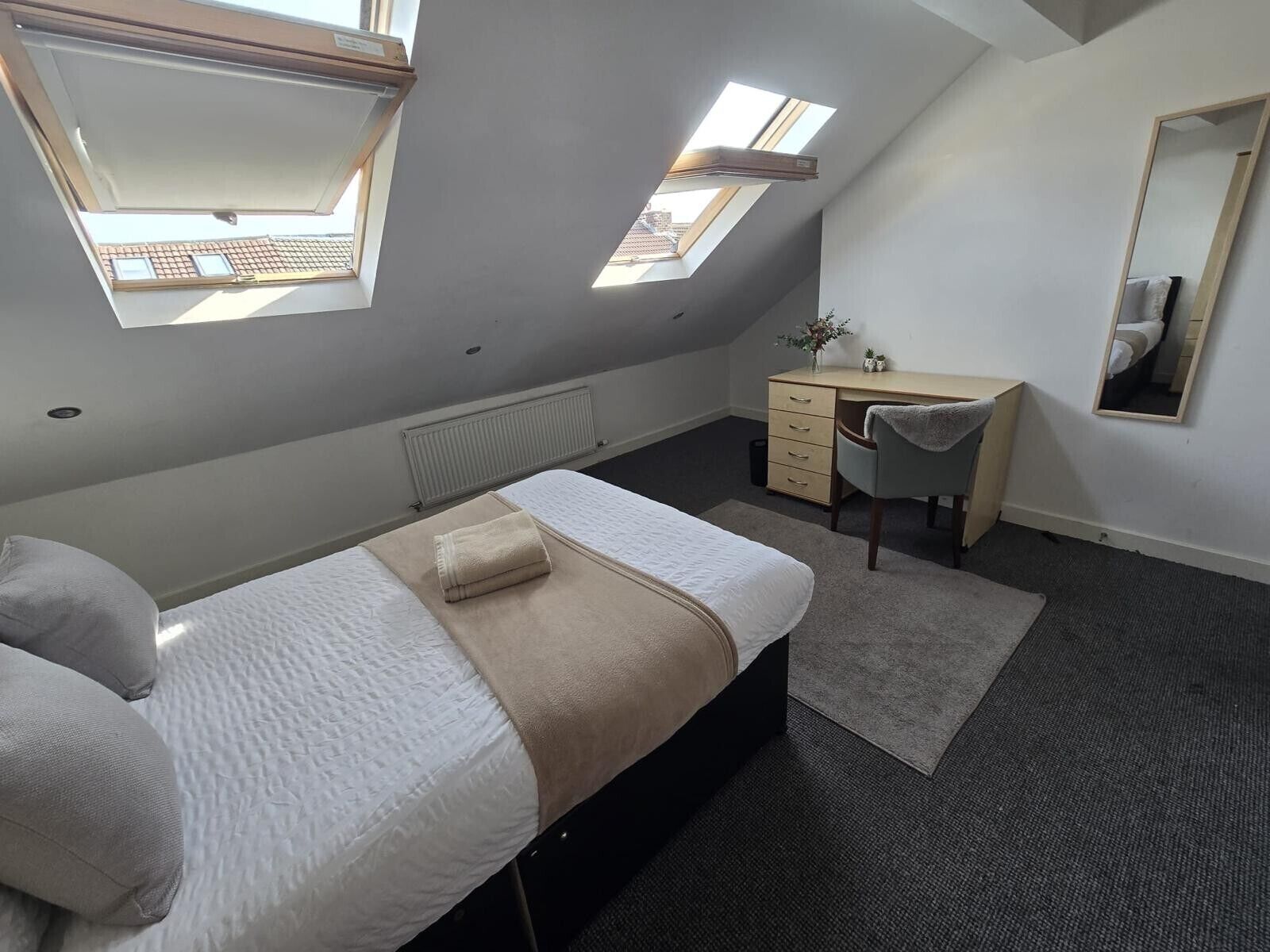 6 bedrooms, iron/ironing board, internet