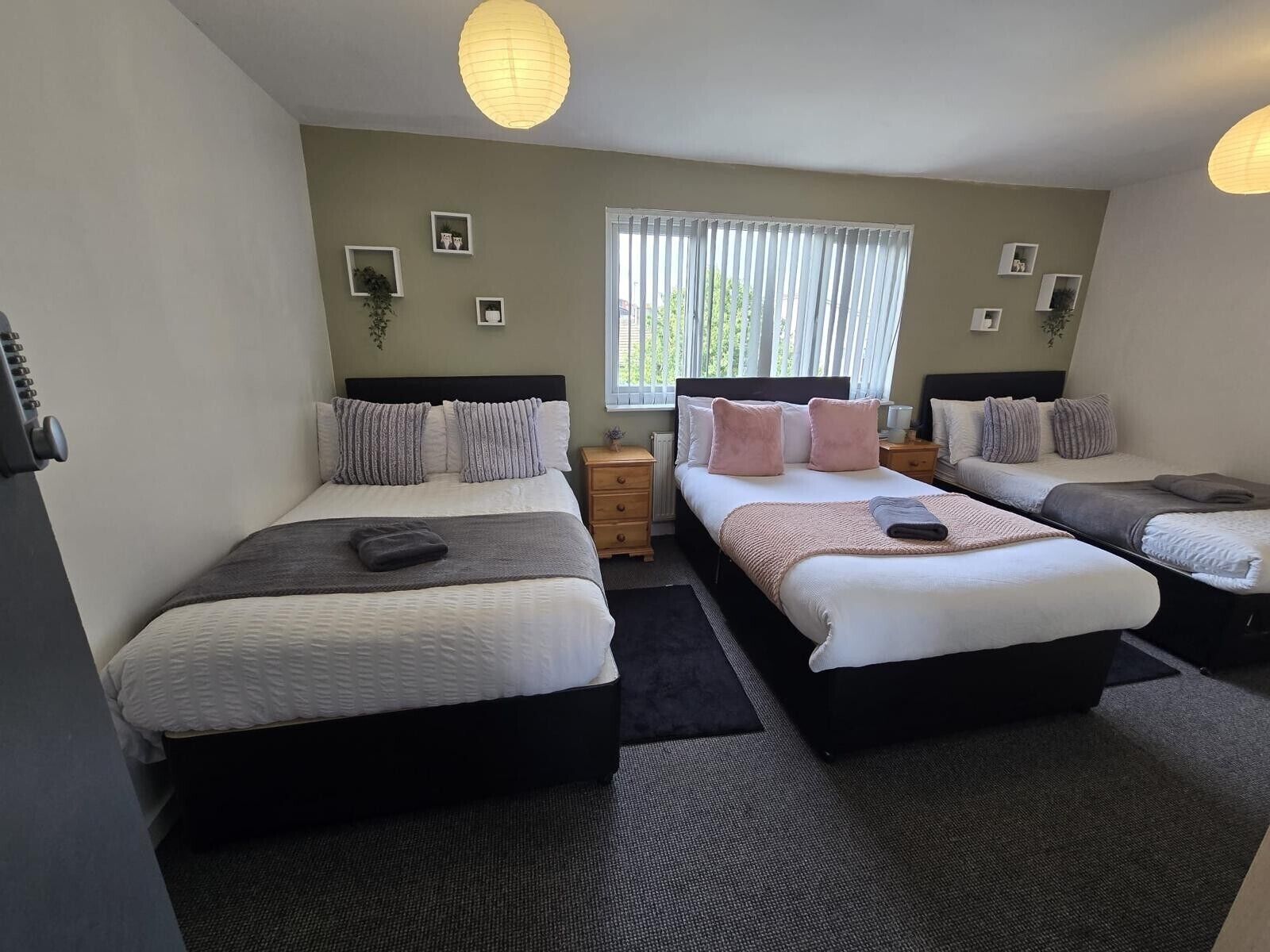 6 bedrooms, iron/ironing board, Internet