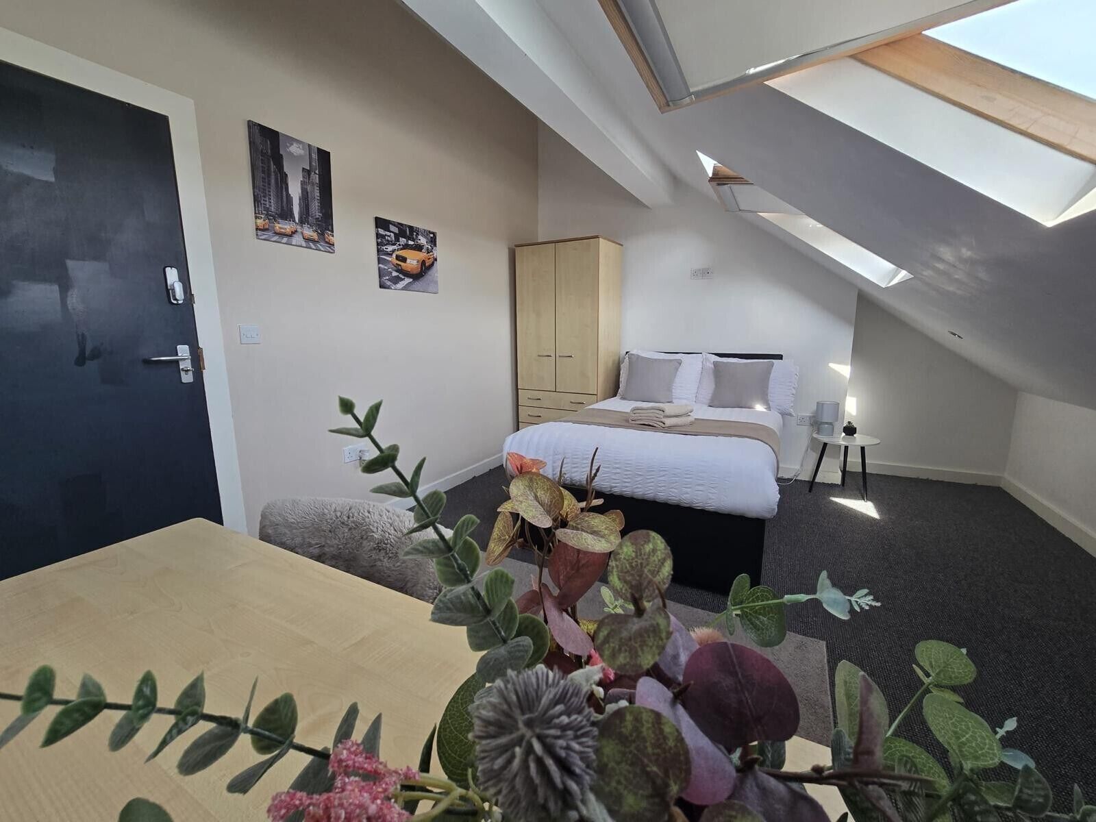 6 bedrooms, iron/ironing board, internet