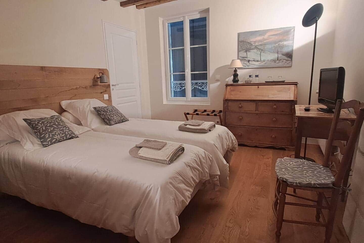 1 chambre, fer et planche à repasser, Wi-Fi, draps fournis