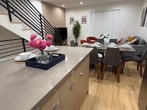 Dining - Modern Tri-Level Condo in Prime LA Rooftop View (Los Angeles)