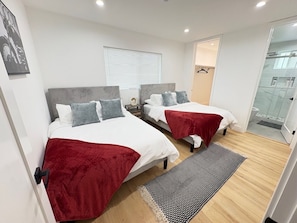 Room - Modern Tri-Level Condo in Prime LA Rooftop View (Los Angeles)