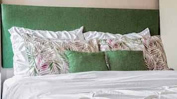 Comfort Single Room, Patio, Sea View | Blackout curtains, iron/ironing board (on request), free WiFi
