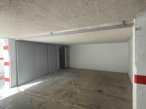 A vacant room with a concrete floor, a door, and a wall with a number. - Beachfront apartment with pool, parking & sea view, Gandia (Grau i Platja)
