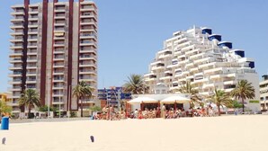 Beach - Beachfront apartment with pool, parking & sea view, Gandia (Grau i Platja)