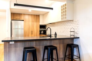 Private kitchen - Luxury spacious 2 Bedroom Fitzroy Apartment (Fitzroy)