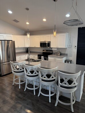 Unclassified image, 4 of 14, button - Charming Fully Furnished 2-Bedroom, 2-Bath Home in the Heart of Payson! (Payson)