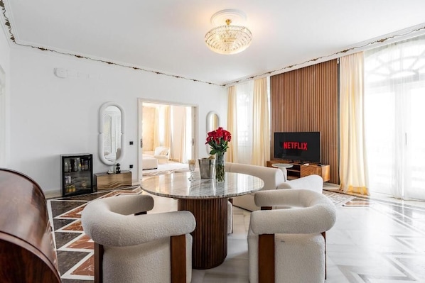 Presidential Suite, Private Bathroom, Partial Ocean View | Dining - Palacio Suites Marbella (Marbella)