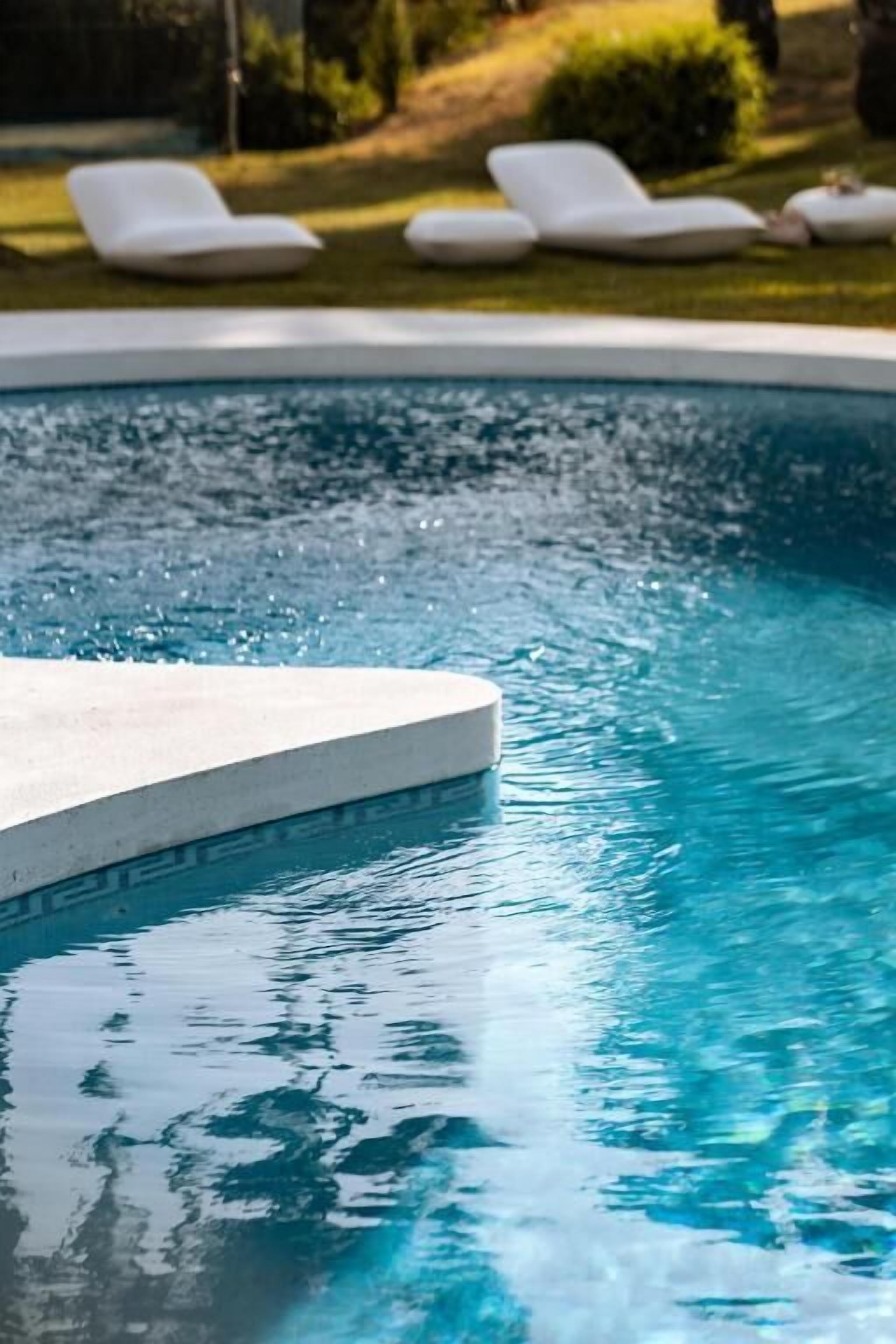 2 piscines extérieures