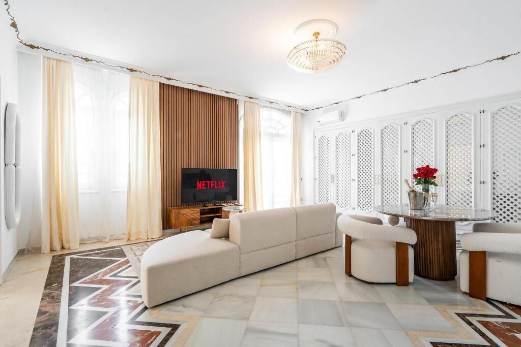 Suite presidencial, baño privado, vistas parciales al mar | Zona de estar