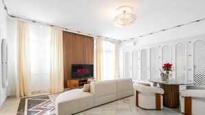 Presidential Suite, Private Bathroom, Partial Ocean View | Living area