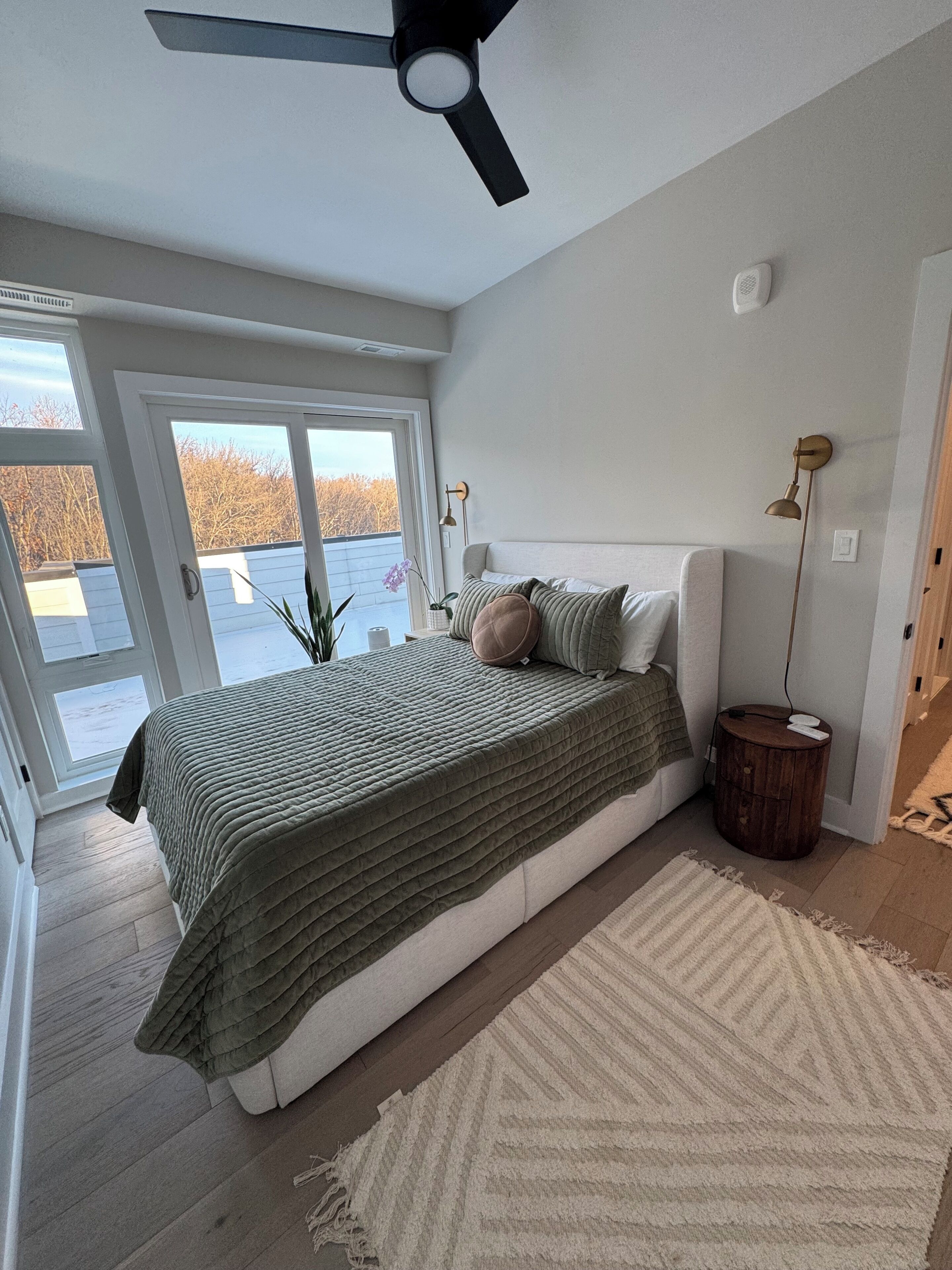 Desk, iron/ironing board, WiFi (free), bed sheets
