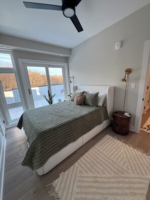 2 bedrooms, desk, iron/ironing board, WiFi (free) - Modern penthouse condo with private rooftop terrace, views of DC Nat’l Arboretum (Washington)