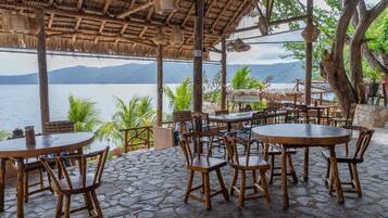 Khu ẩm thực ngoài trời