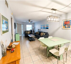 Interior - Cozy 2-bedroom condo in charming Siesta Key with AC and gym (Siesta Key)