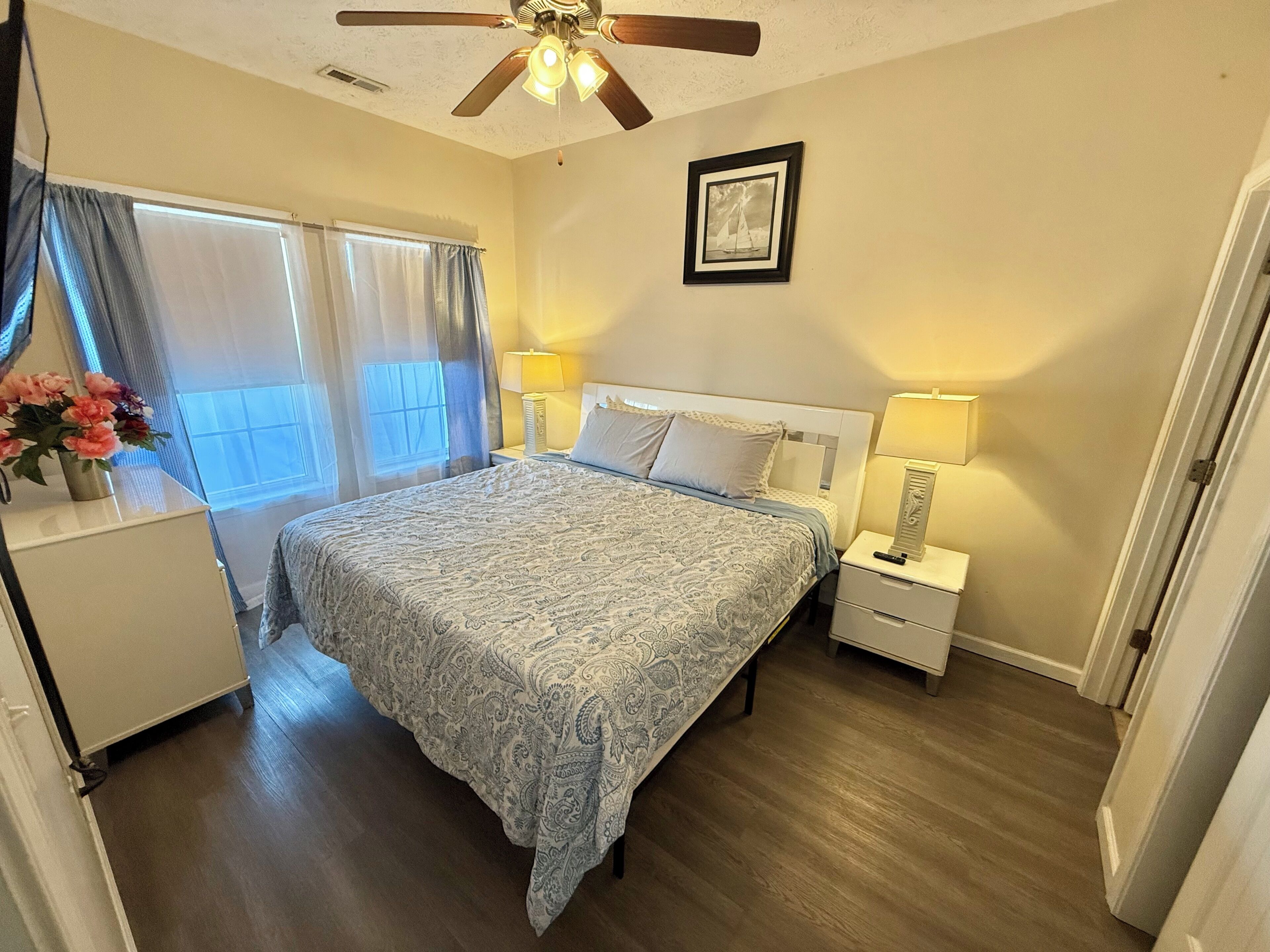 3 bedrooms, desk, iron/ironing board, free WiFi