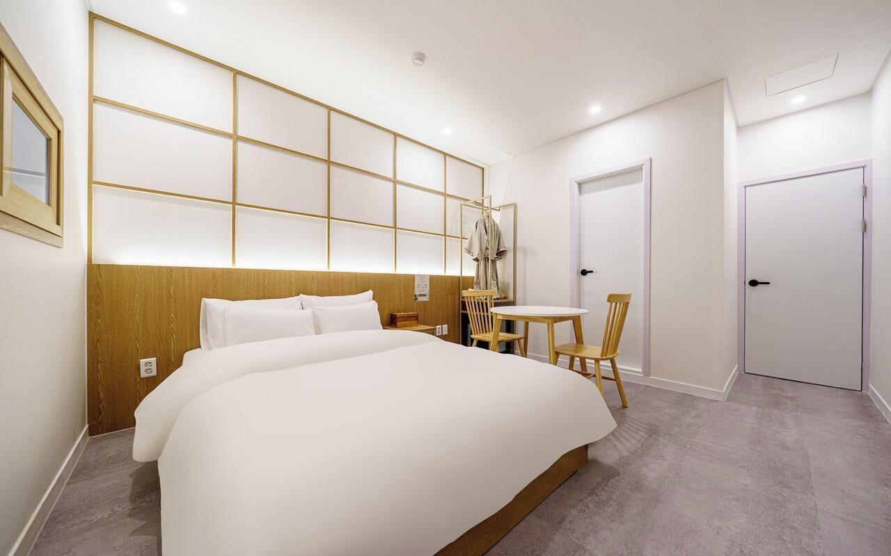 Double Room, 1 Queen Bed, Non Smoking, Private Bathroom | Free WiFi