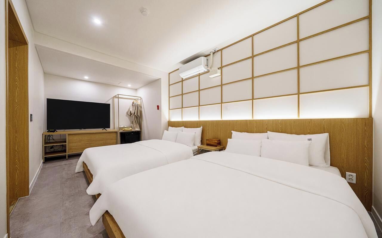 Studio Suite, 2 Queen Beds, Non Smoking, Private Bathroom | Free WiFi
