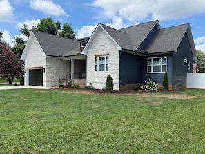 Exterior - New Luxe Modern Ranch - 2 Primary Suites (Gastonia)