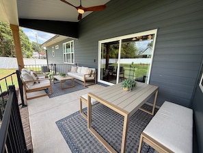 Outdoor dining - New Luxe Modern Ranch - 2 Primary Suites (Gastonia)