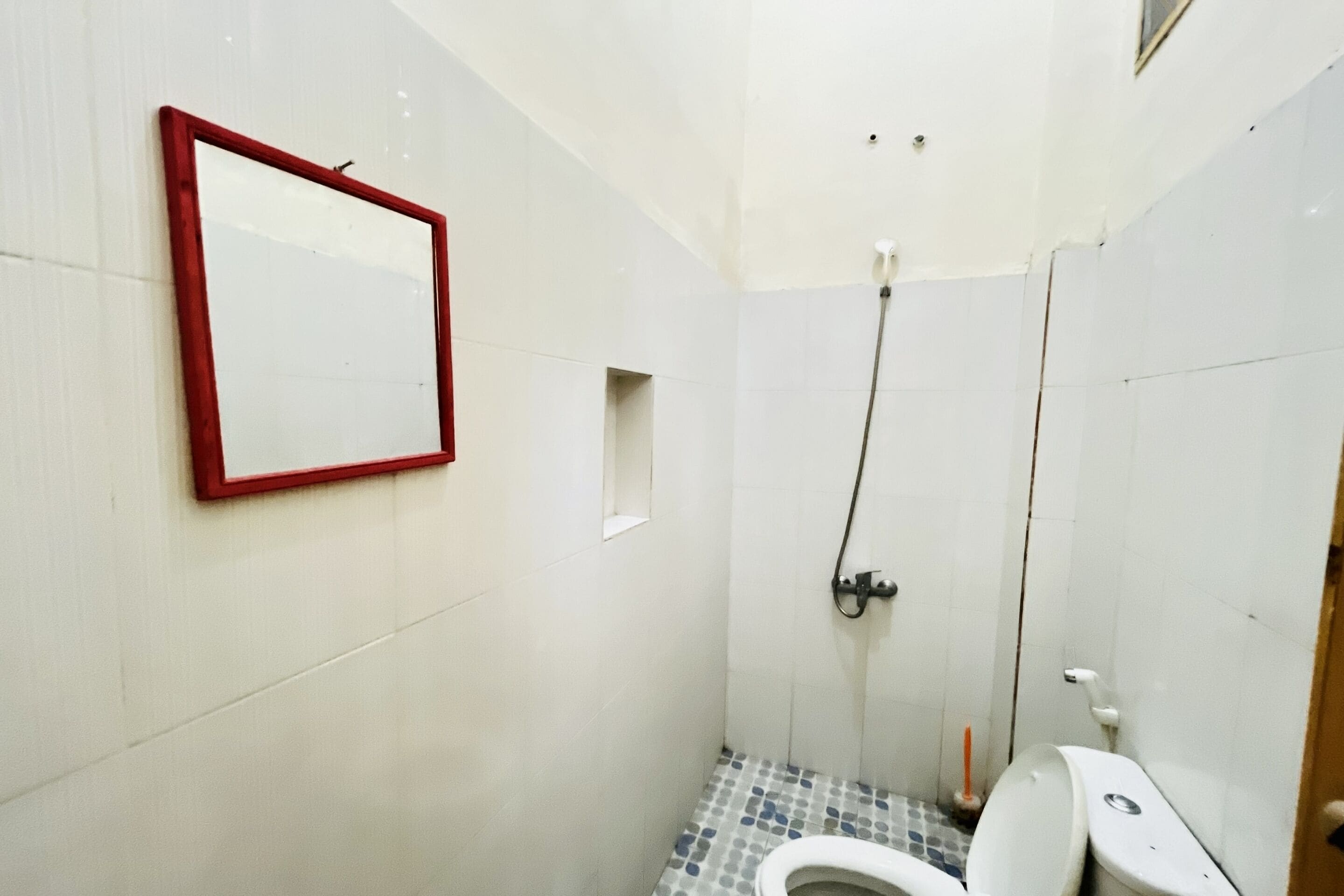 Standard Double Room | Bathroom | Shower, bidet, towels