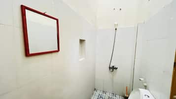 Standard Double Room | Bathroom | Shower, bidet, towels