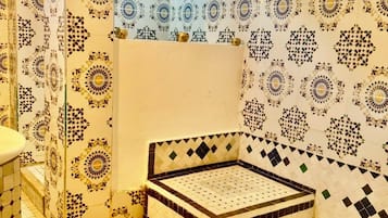 Suite Familiale, balcon, vue piscine | Spa