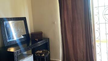 Family Suite, Balcony, Pool View | Interior