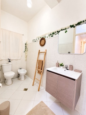 Bathroom - Nejma House with a balcony—5 minutes from the beach. (Tangier)