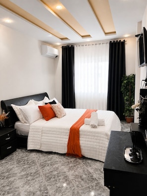 Room - Nejma House with a balcony—5 minutes from the beach. (Tangier)