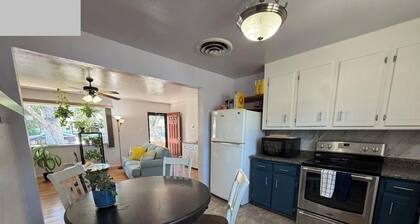 Your Home Away From Home, 3BR, 1.5 Bath, Full Kitchen, Extended Stays Welcome!