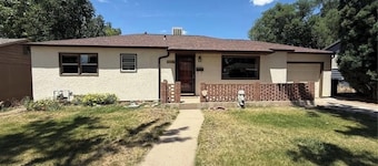 Your Home Away From Home, 3BR, 1.5 Bath, Full Kitchen, Extended Stays Welcome!