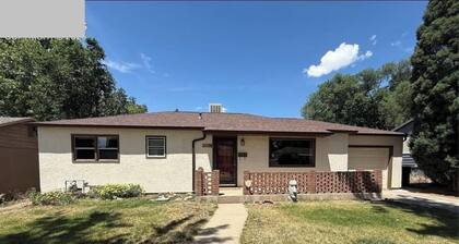 Your Home Away From Home, 3BR, 1.5 Bath, Full Kitchen, Extended Stays Welcome!